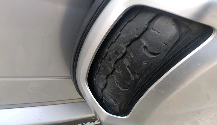 2015 Mahindra TUV300 T8, Diesel, Manual, 1,39,729 km, tyre