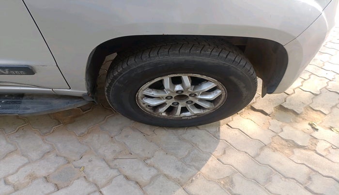 2015 Mahindra TUV300 T8, Diesel, Manual, 1,39,729 km, tyre