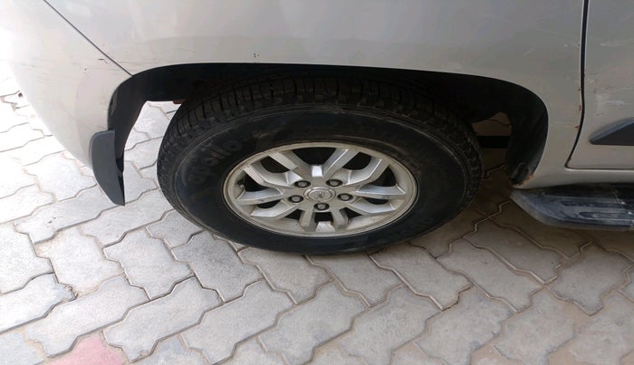 2015 Mahindra TUV300 T8, Diesel, Manual, 1,39,729 km, tyre