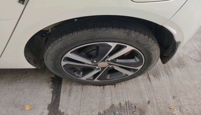 2023 Tata ALTROZ XZ PLUS SUNROOF CNG, Petrol, Manual, 68,473 km, tyre