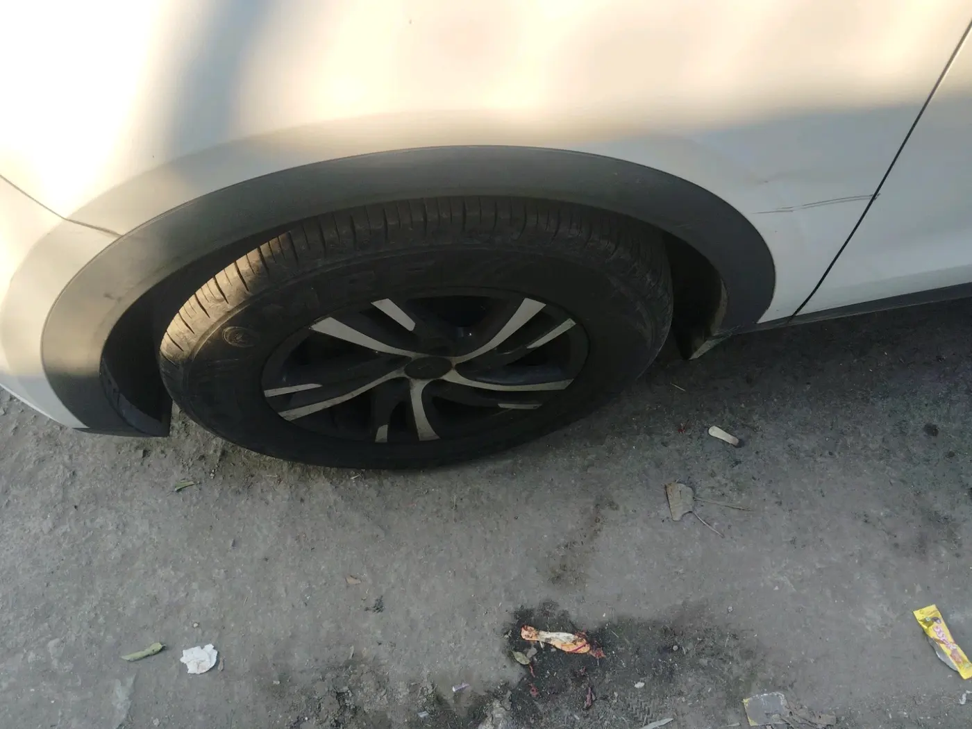 2022 Mahindra XUV700 AX 5 P MT 5 STR, Petrol, Manual, 12,290 km, tyre
