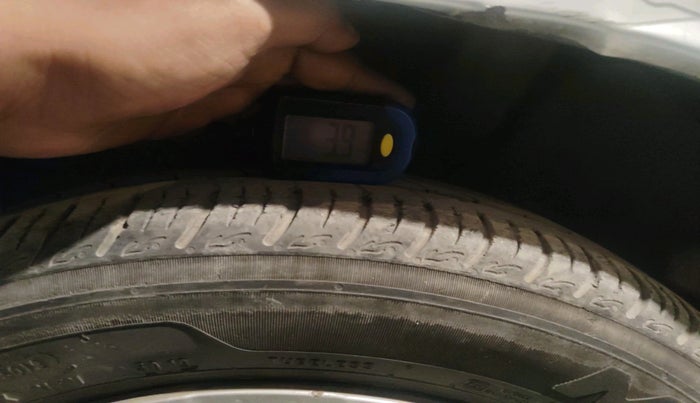 2011 Toyota Etios G, Petrol, Manual, 63,001 km, tyre