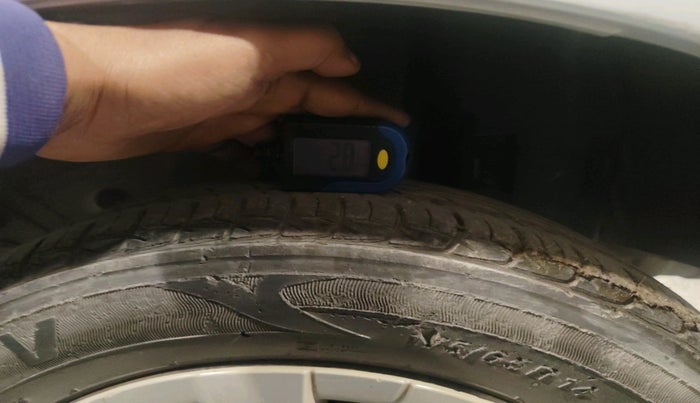 2011 Toyota Etios G, Petrol, Manual, 63,001 km, tyre