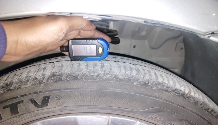 2011 Toyota Etios G, Petrol, Manual, 63,001 km, tyre