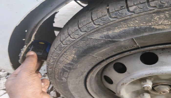 2015 Hyundai Eon ERA +, Petrol, Manual, 1,03,888 km, tyre