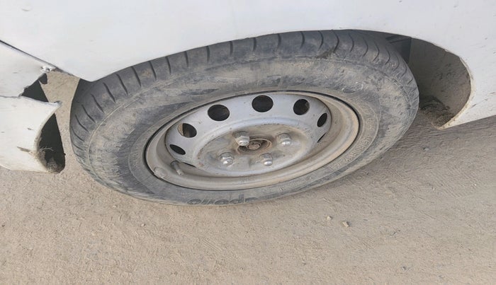 2015 Hyundai Eon ERA +, Petrol, Manual, 1,03,888 km, tyre