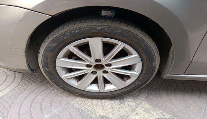 2016 Volkswagen Vento HIGHLINE PETROL AT, Petrol, Automatic, 53,339 km, tyre