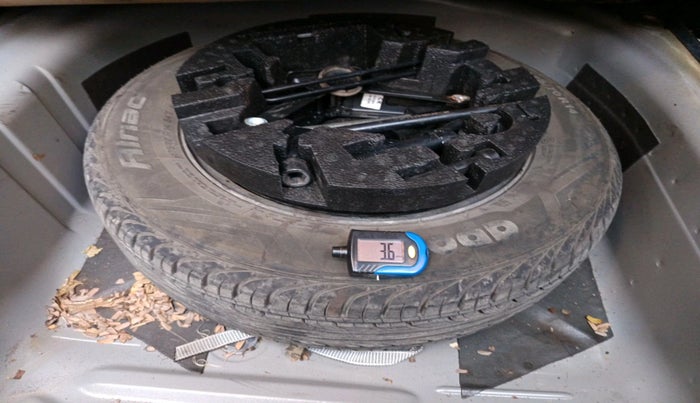 2016 Volkswagen Vento HIGHLINE PETROL AT, Petrol, Automatic, 53,339 km, tyre