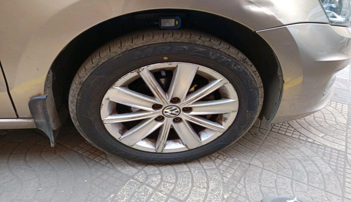 2016 Volkswagen Vento HIGHLINE PETROL AT, Petrol, Automatic, 53,339 km, tyre