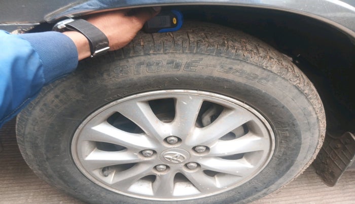 2014 Toyota Innova 2.5 ZX 7 STR, Diesel, Manual, 92,814 km, tyre