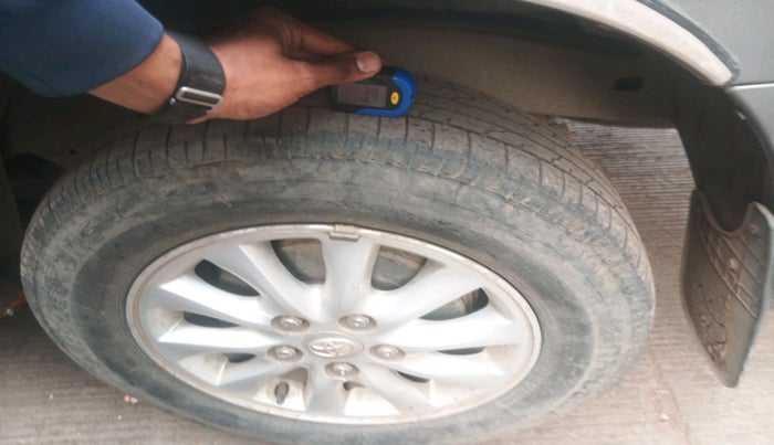 2014 Toyota Innova 2.5 ZX 7 STR, Diesel, Manual, 92,814 km, tyre