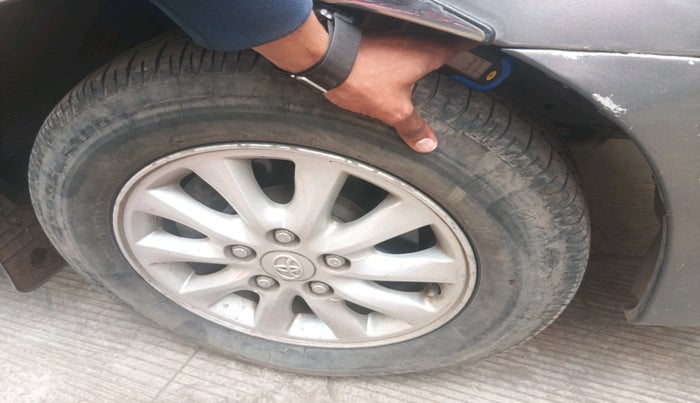 2014 Toyota Innova 2.5 ZX 7 STR, Diesel, Manual, 92,814 km, tyre