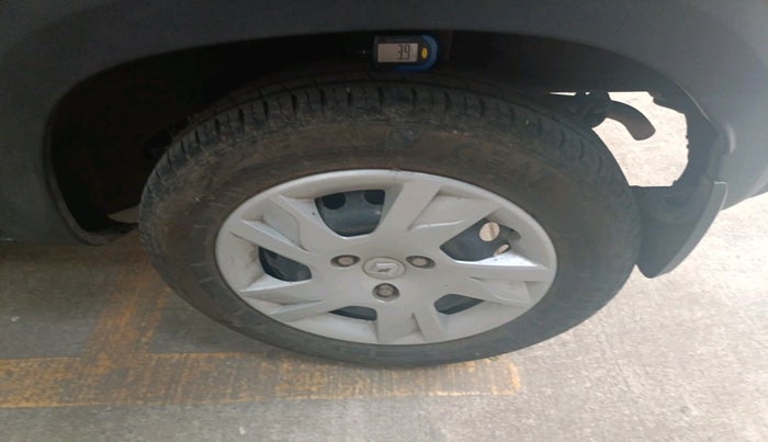 2023 Renault Kwid RXT 1.0 AMT, Petrol, Automatic, 42,043 km, tyre