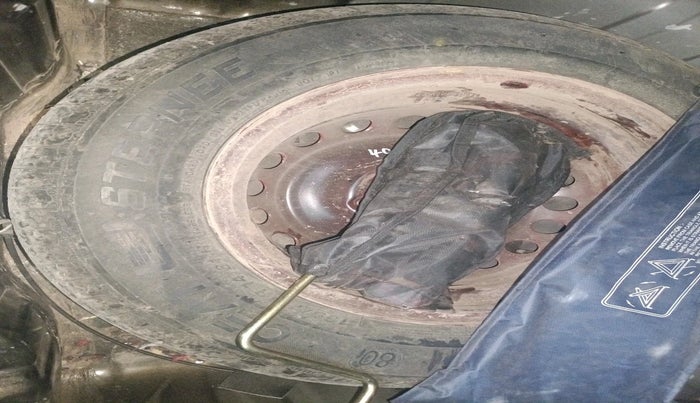 2023 Renault Kwid RXT 1.0 AMT, Petrol, Automatic, 42,043 km, tyre