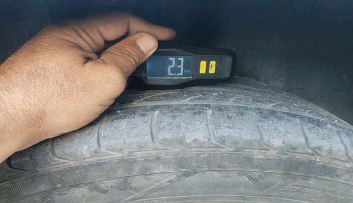 2017 Volkswagen Vento HIGHLINE PETROL AT, Petrol, Automatic, 1,06,109 km, tyre