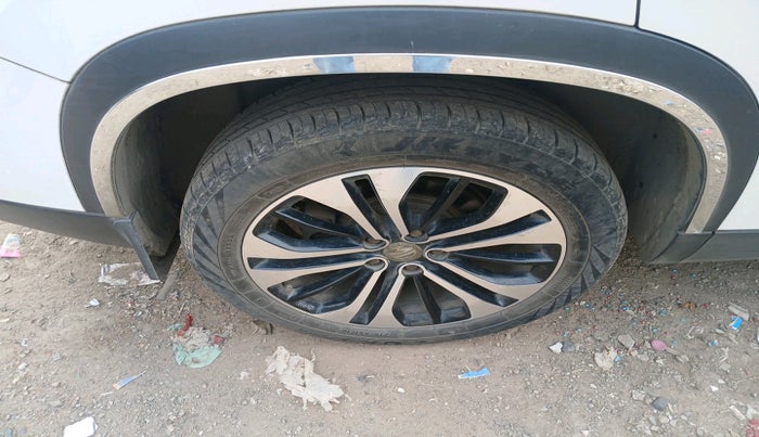 2021 MG HECTOR PLUS SELECT 2.0 DIESEL TURBO MT 7-STR, Diesel, Manual, 41,263 km, tyre