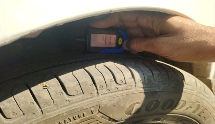 2012 Hyundai i10 MAGNA 1.1, Petrol, Manual, 83,778 km, tyre