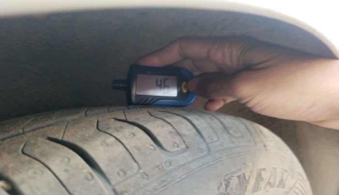 2012 Hyundai i10 MAGNA 1.1, Petrol, Manual, 83,778 km, tyre