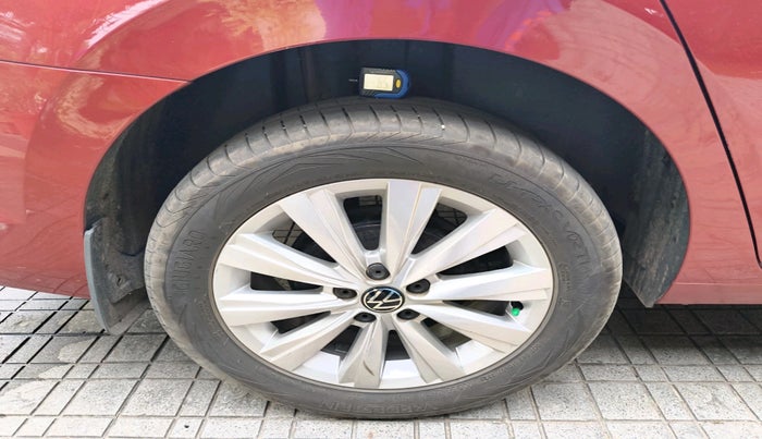 2022 Volkswagen VIRTUS HIGHLINE TSI 1.0 AT, Petrol, Automatic, 83,467 km, tyre