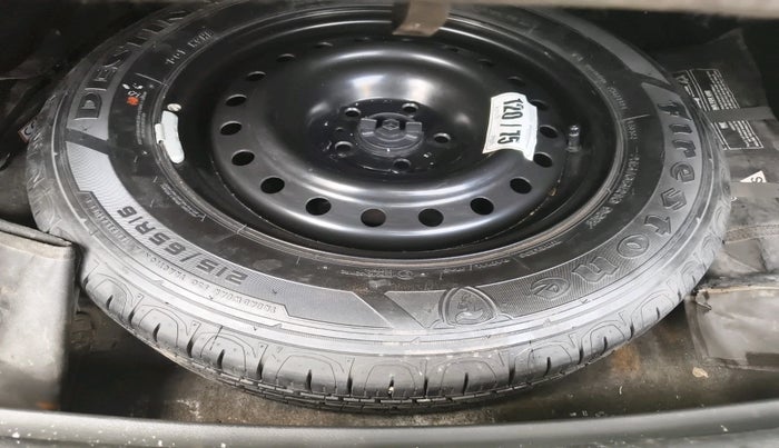 2020 Jeep Compass LONGITUDE PLUS 2.0 DIESEL, Diesel, Manual, 1,80,243 km, tyre