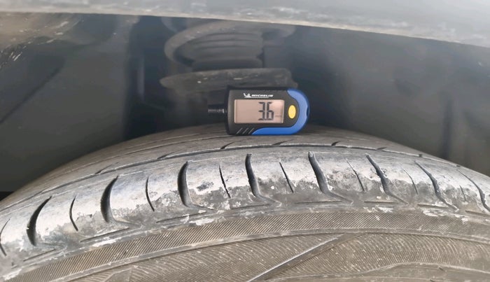 2020 Jeep Compass LONGITUDE PLUS 2.0 DIESEL, Diesel, Manual, 1,80,243 km, tyre