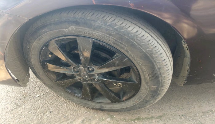 2011 Hyundai Verna FLUIDIC 1.6 VTVT SX, Petrol, Manual, 94,615 km, tyre