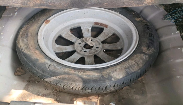 2011 Hyundai Verna FLUIDIC 1.6 VTVT SX, Petrol, Manual, 94,615 km, tyre