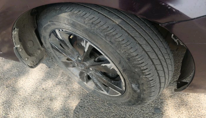 2011 Hyundai Verna FLUIDIC 1.6 VTVT SX, Petrol, Manual, 94,615 km, tyre