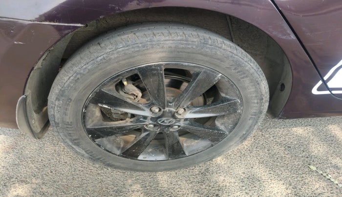 2011 Hyundai Verna FLUIDIC 1.6 VTVT SX, Petrol, Manual, 94,615 km, tyre