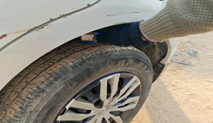 2015 Maruti Swift Dzire VXI, Petrol, Manual, 99,593 km, tyre