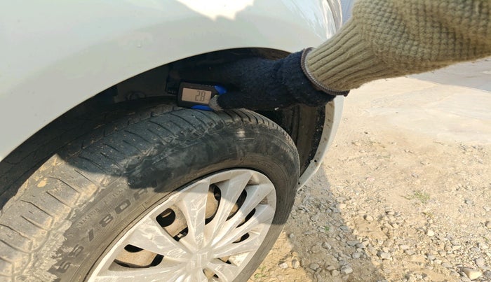 2015 Maruti Swift Dzire VXI, Petrol, Manual, 99,593 km, tyre