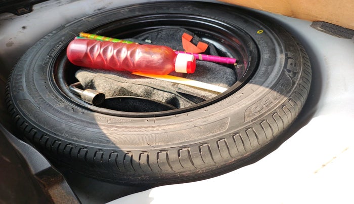 2024 Hyundai NEW I20 Sportz (O) 1.2, Petrol, Manual, 43,090 km, tyre