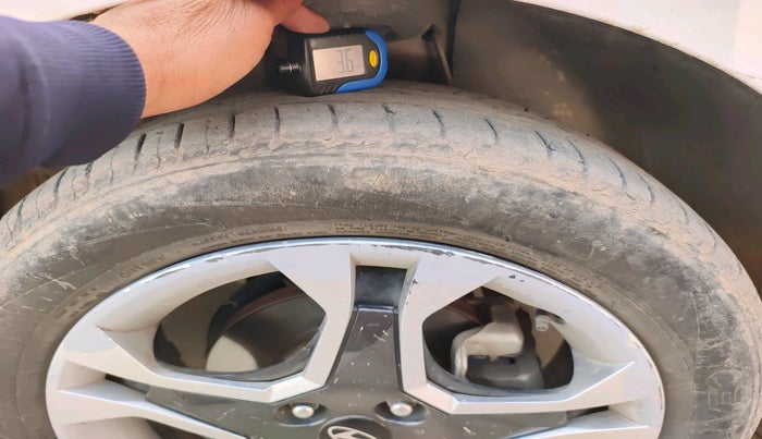 2024 Hyundai NEW I20 Sportz (O) 1.2, Petrol, Manual, 43,090 km, tyre