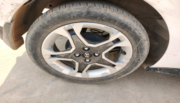 2024 Hyundai NEW I20 Sportz (O) 1.2, Petrol, Manual, 43,090 km, tyre