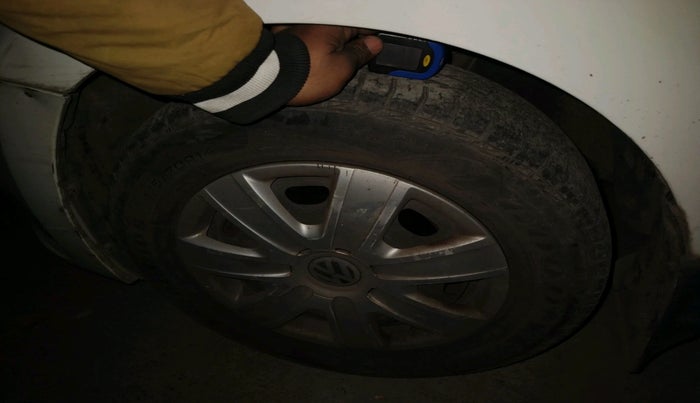 2011 Volkswagen Vento TRENDLINE 1.6, Petrol, Manual, 73,025 km, tyre