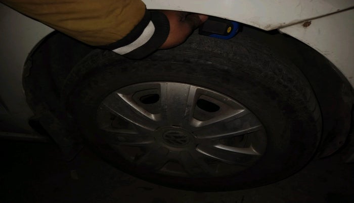 2011 Volkswagen Vento TRENDLINE 1.6, Petrol, Manual, 73,025 km, tyre