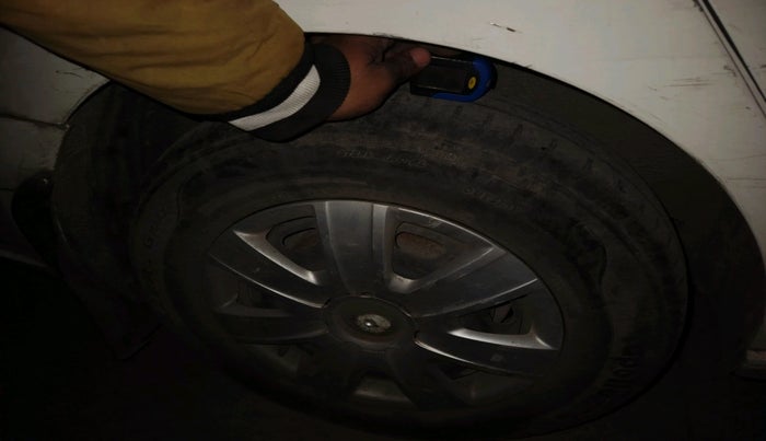 2011 Volkswagen Vento TRENDLINE 1.6, Petrol, Manual, 73,025 km, tyre