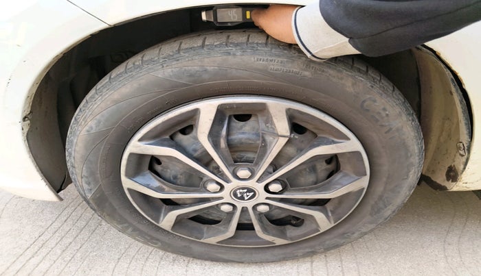 2015 Honda Mobilio 1.5L I-DTEC S, Diesel, Manual, 2,50,240 km, tyre