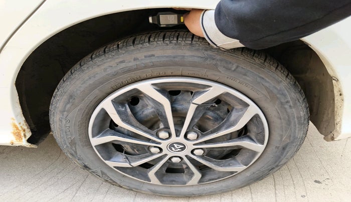 2015 Honda Mobilio 1.5L I-DTEC S, Diesel, Manual, 2,50,240 km, tyre