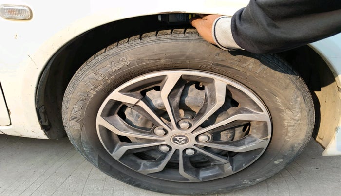 2015 Honda Mobilio 1.5L I-DTEC S, Diesel, Manual, 2,50,240 km, tyre