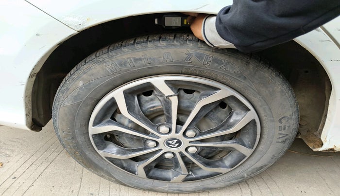 2015 Honda Mobilio 1.5L I-DTEC S, Diesel, Manual, 2,50,240 km, tyre