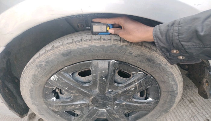 2012 Skoda Rapid 1.6 MPI ACTIVE, Petrol, Manual, 34,673 km, tyre