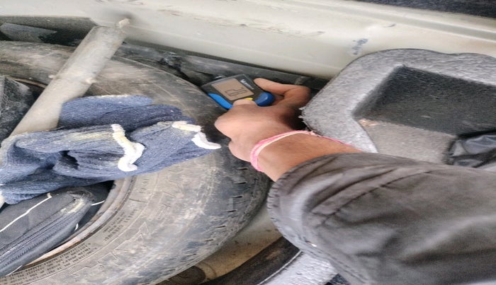 2012 Skoda Rapid 1.6 MPI ACTIVE, Petrol, Manual, 34,673 km, tyre