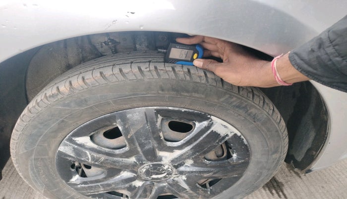 2012 Skoda Rapid 1.6 MPI ACTIVE, Petrol, Manual, 34,673 km, tyre