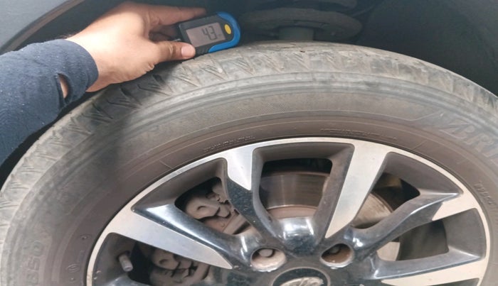 2018 Mahindra XUV500 W11 AT, Diesel, Automatic, 73,607 km, tyre