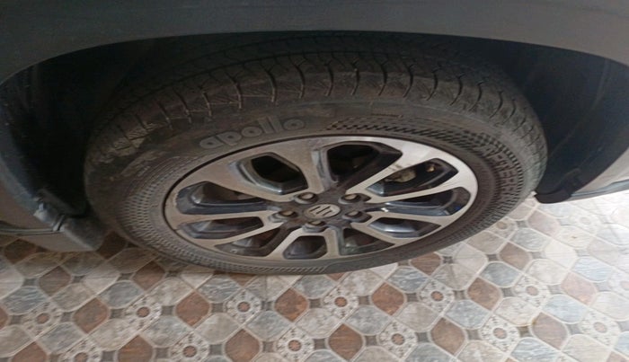 2023 Maruti Grand Vitara SIGMA SMART HYBRID, Petrol, Manual, 24,172 km, tyre