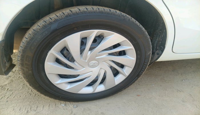 2024 Toyota RUMION S CNG , Petrol, Manual, 9,376 km, tyre