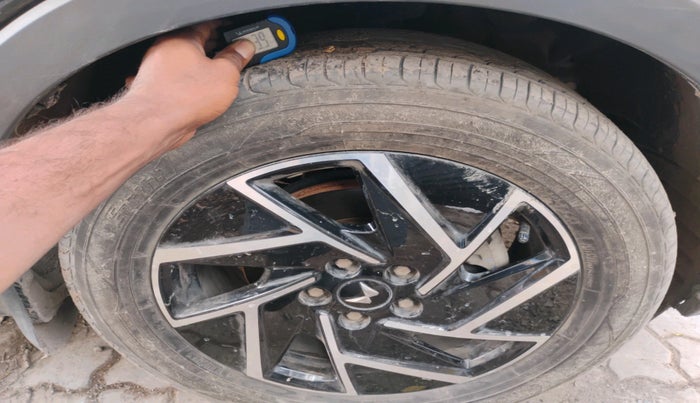 2023 Mahindra XUV300 W6 1.5 Diesel, Diesel, Manual, 74,289 km, tyre