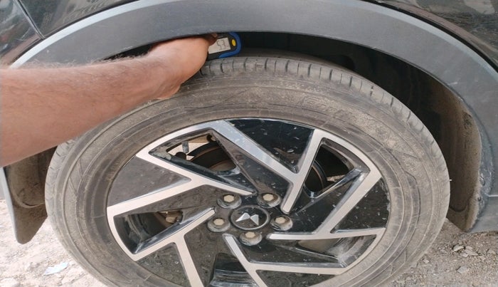 2023 Mahindra XUV300 W6 1.5 Diesel, Diesel, Manual, 74,289 km, tyre