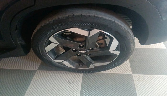 2021 Hyundai ALCAZAR 1.5 SIGNATURE (O) AT 6STR, Diesel, Automatic, 65,236 km, tyre